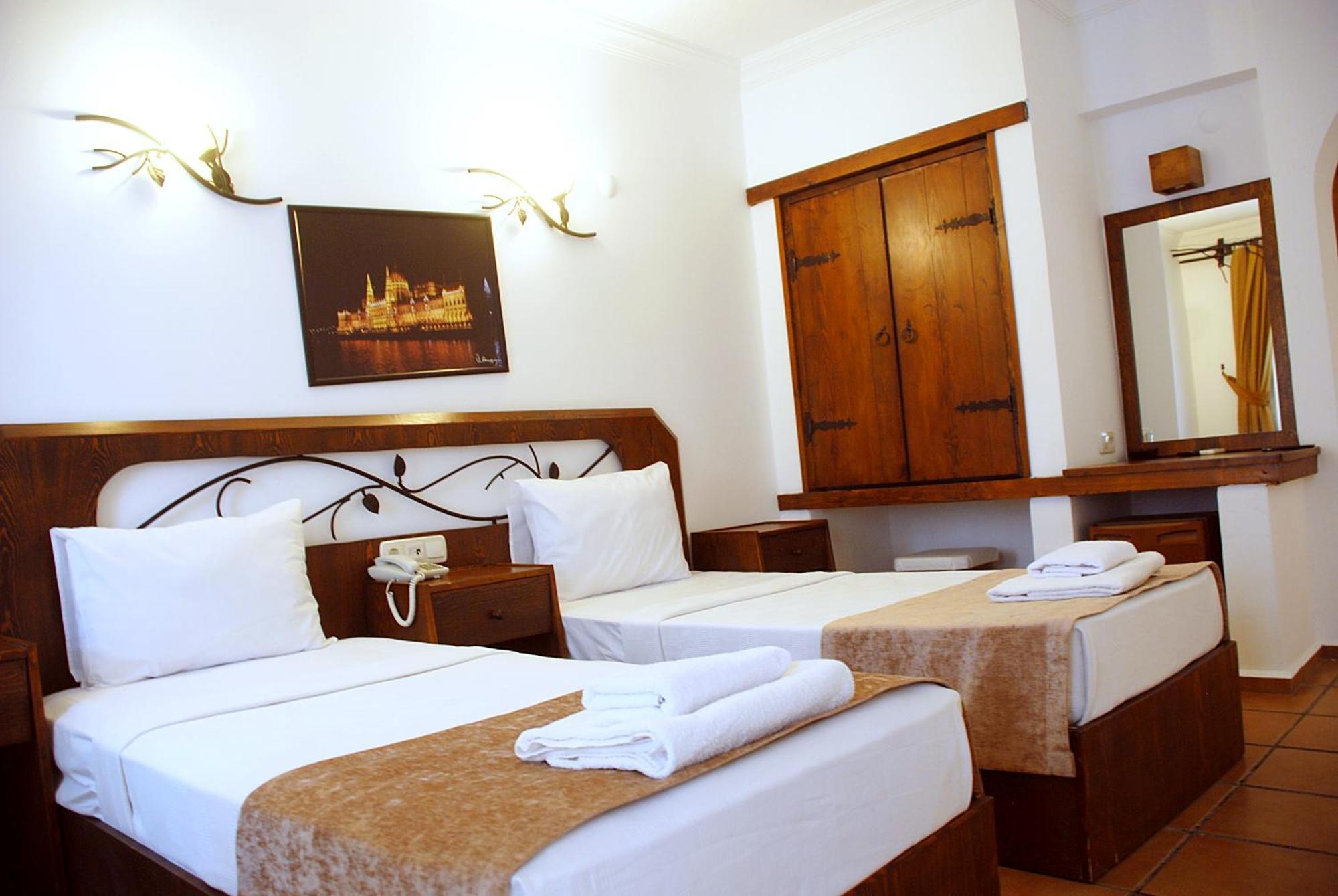 Flora Hotel Гюмбет Екстериор снимка